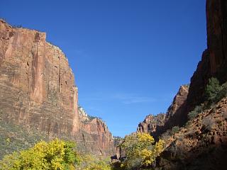 �\������