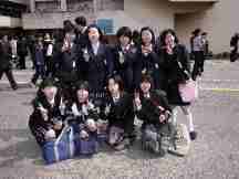 中学の制服で小学校の卒業式に出るのが、常識みたいです。