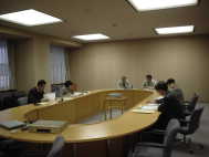 春日井市役所議会委員会室での研修