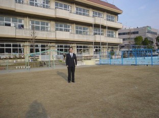 冬だからこんな感じの芝ですが!当初は右のように!